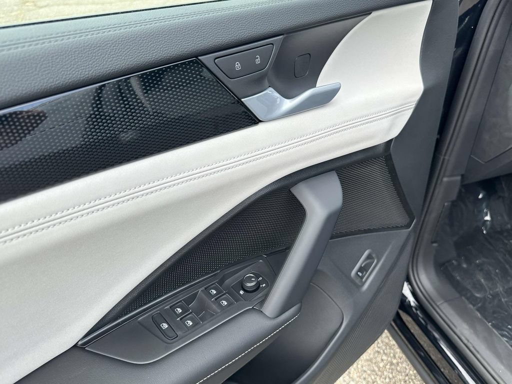 New 2026 Volkswagen Tiguan SE AWD/4WD image 11