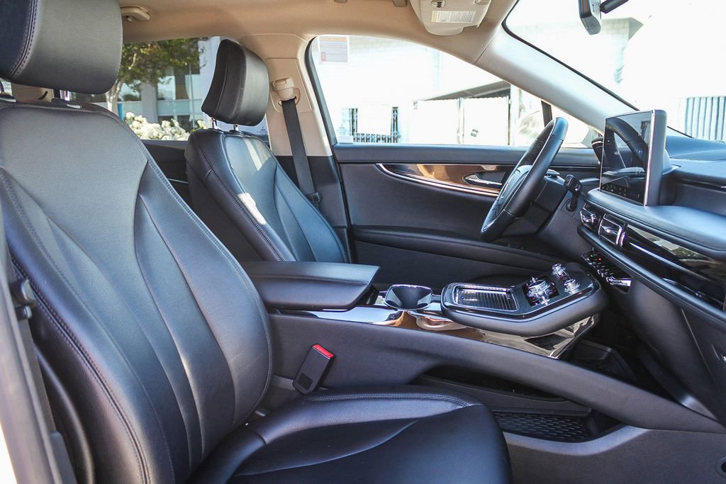 Used 2023 Lincoln Nautilus FWD w/ Premium Package image 21