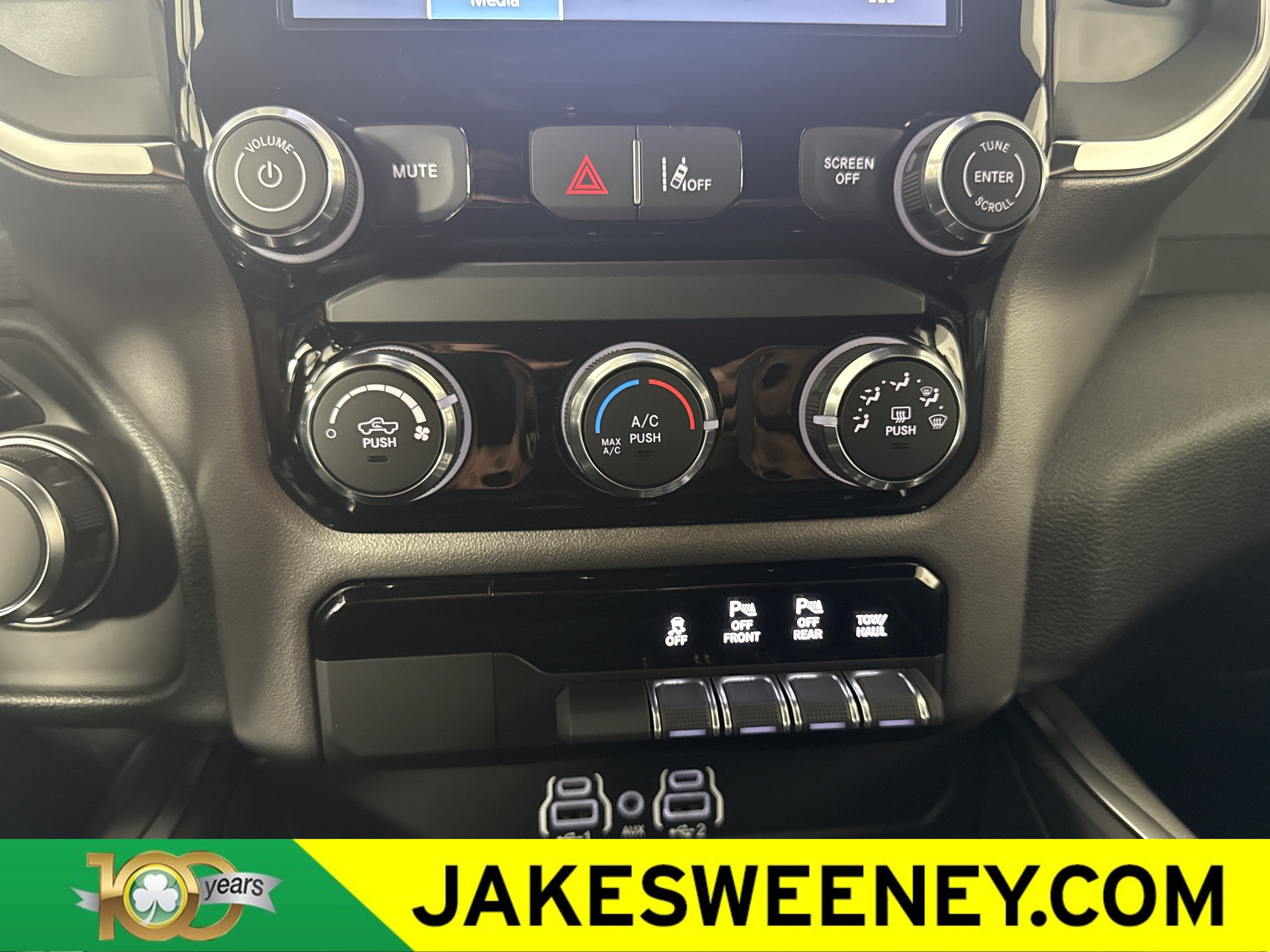 New 2026 RAM 1500 Express AWD/4WD image 22