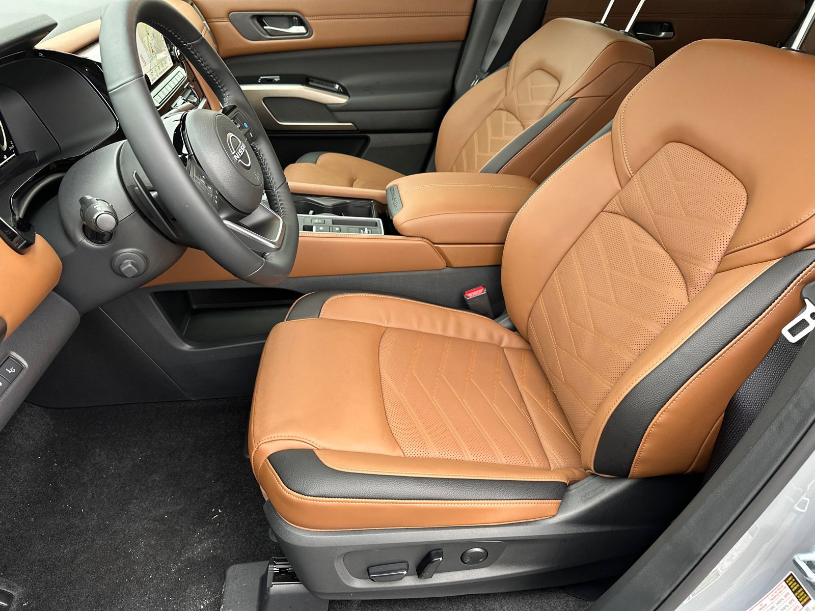 New 2025 Nissan Pathfinder Platinum image 9