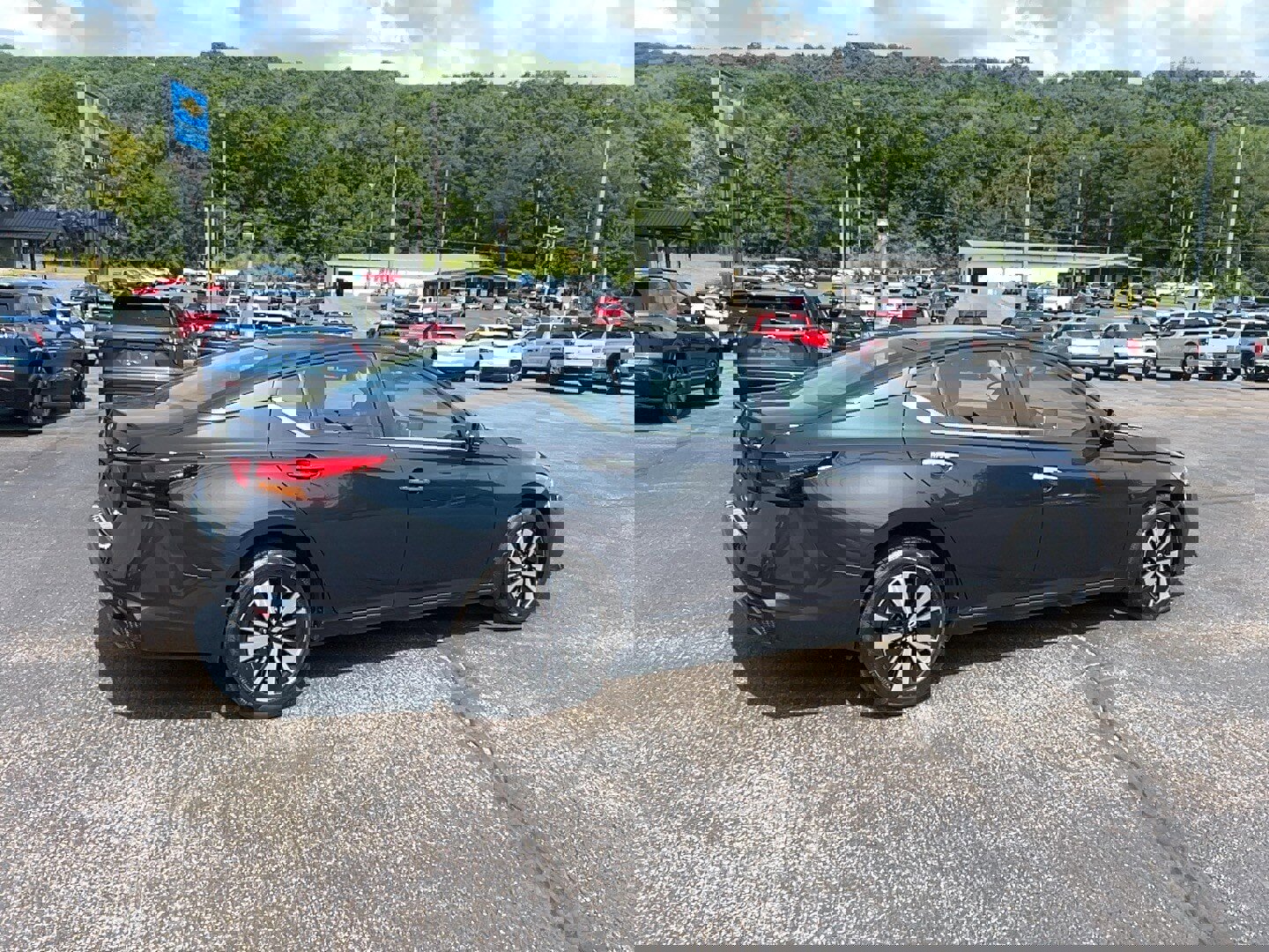 Used 2022 Nissan Altima 2.5 SV w/ SV Premium Package video 5