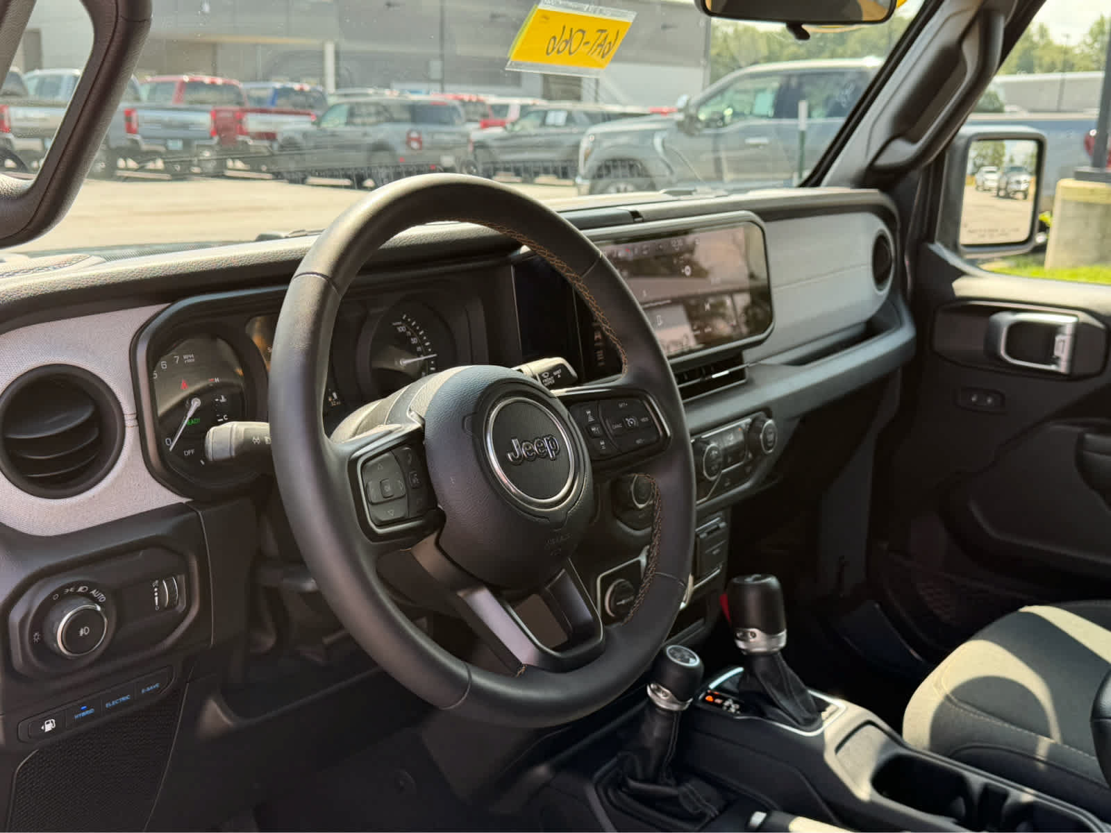 Used 2024 Jeep Wrangler Unlimited w/ Convenience Group AWD/4WD image 29