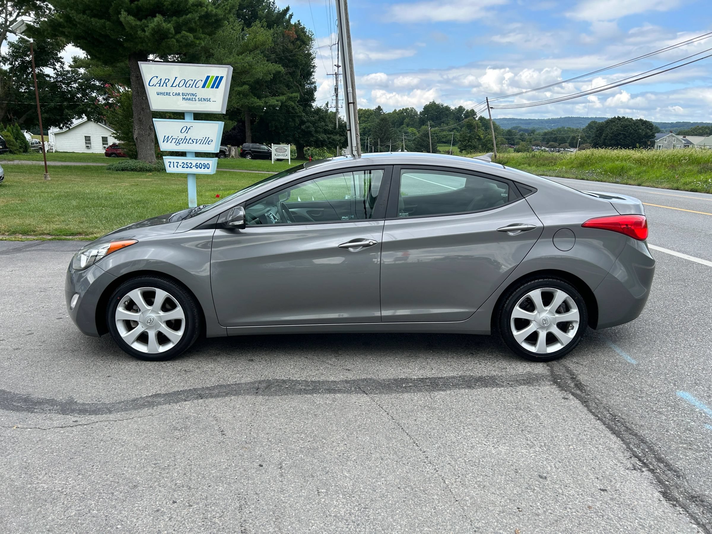 Used 2013 Hyundai Elantra Limited FWD image 9
