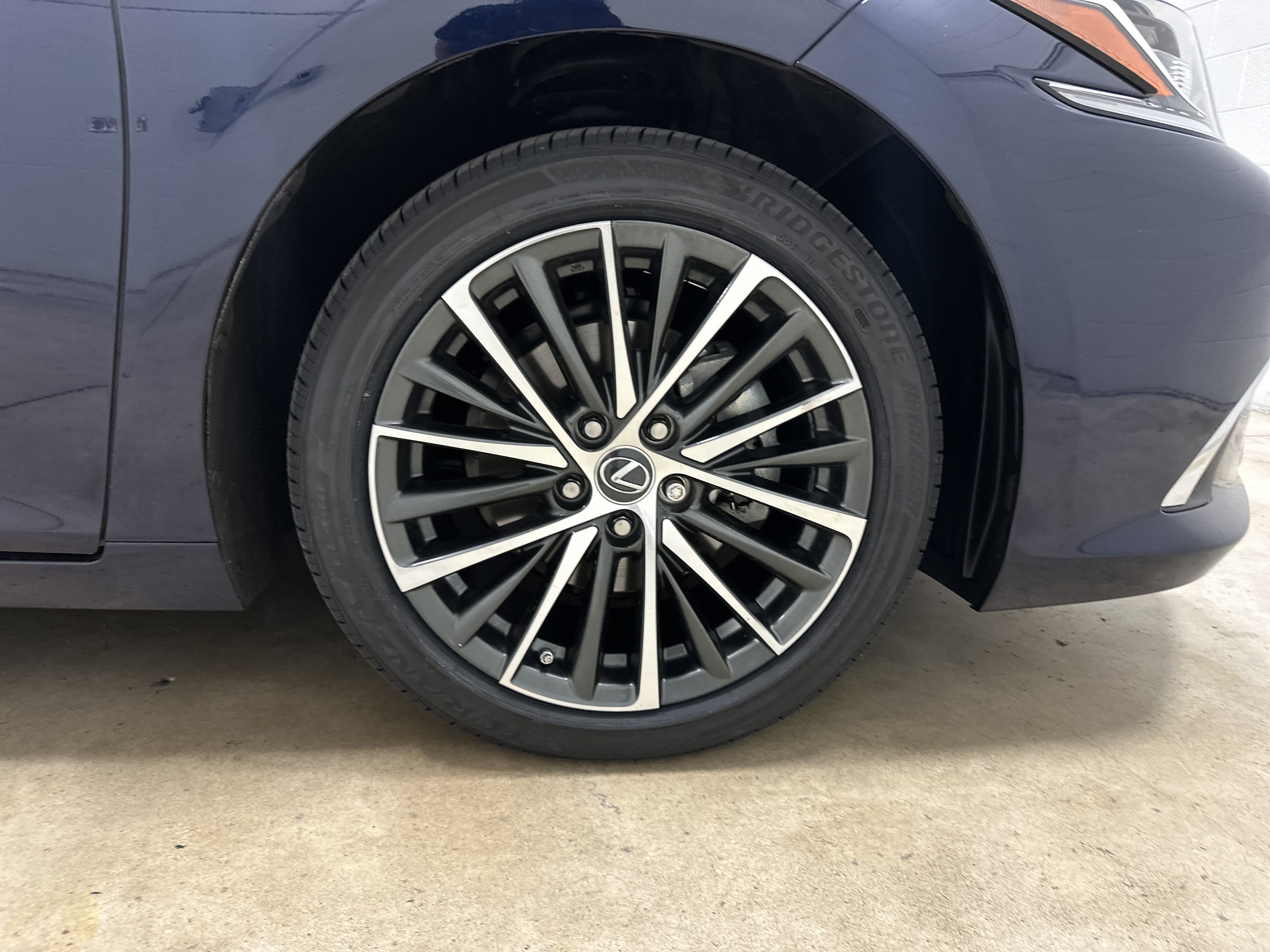 Certified 2025 Lexus ES 350 w/ Premium Package FWD image 13