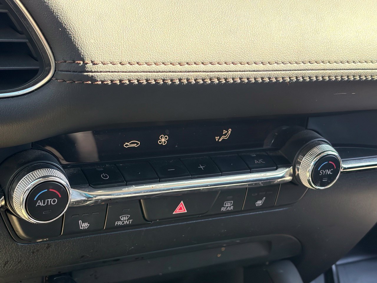 Used 2020 MAZDA MAZDA3 AWD Sedan w/ Preferred Package image 9