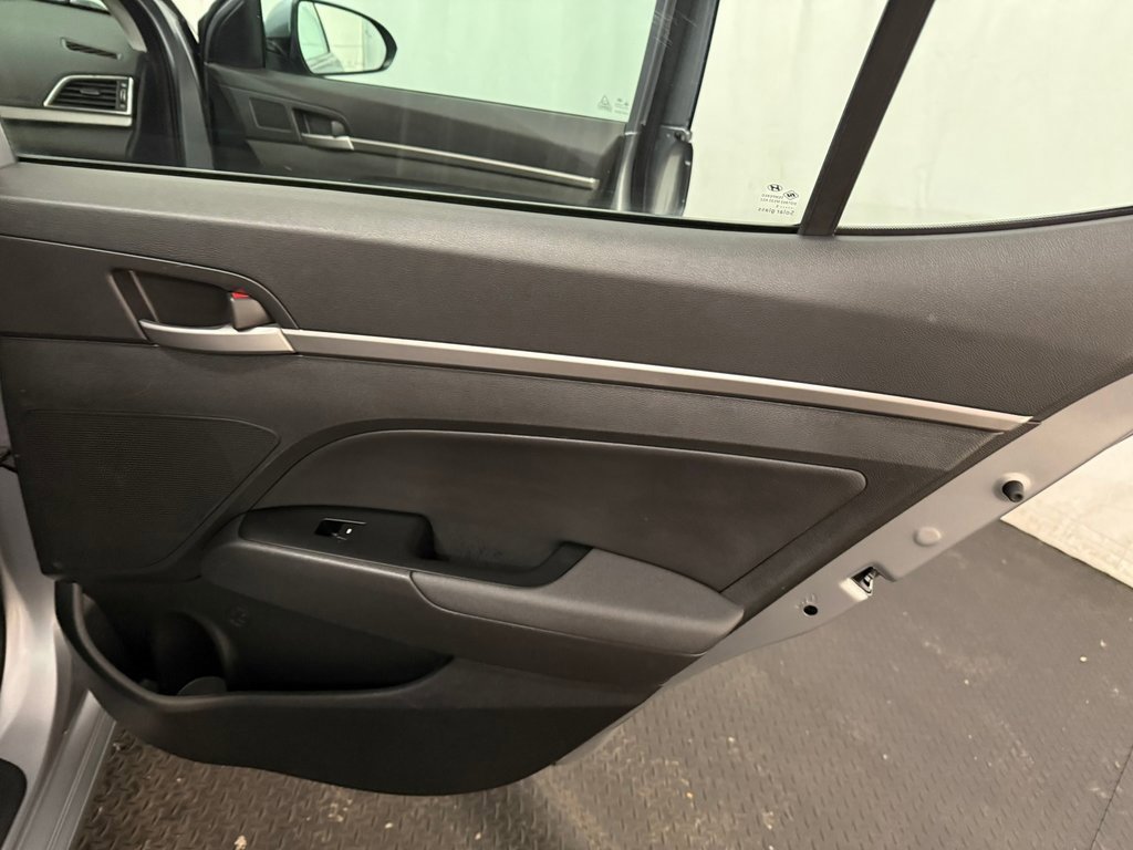 Used 2017 Hyundai Elantra Limited image 26