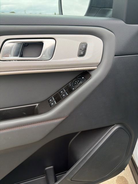 Used 2025 Ford Explorer Active image 21