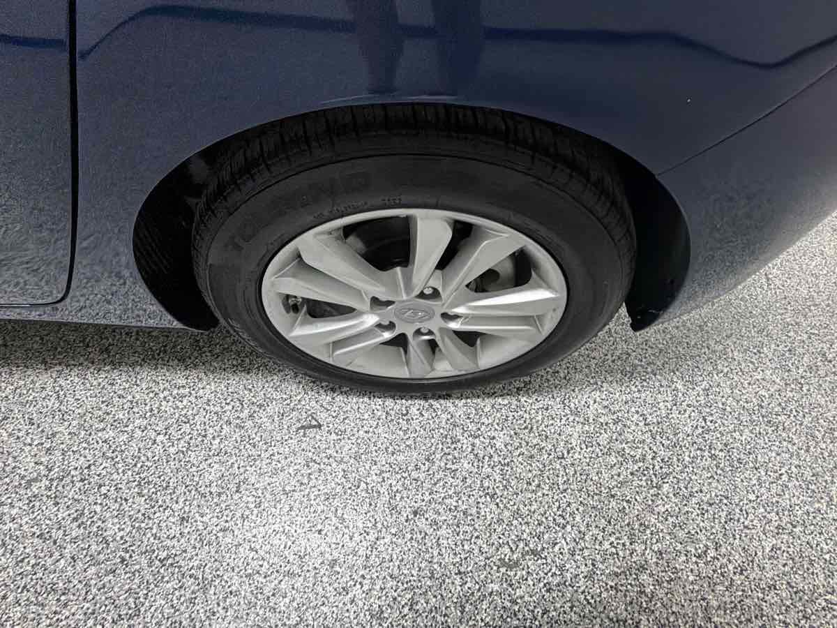 Used 2015 Hyundai Elantra GT FWD image 33