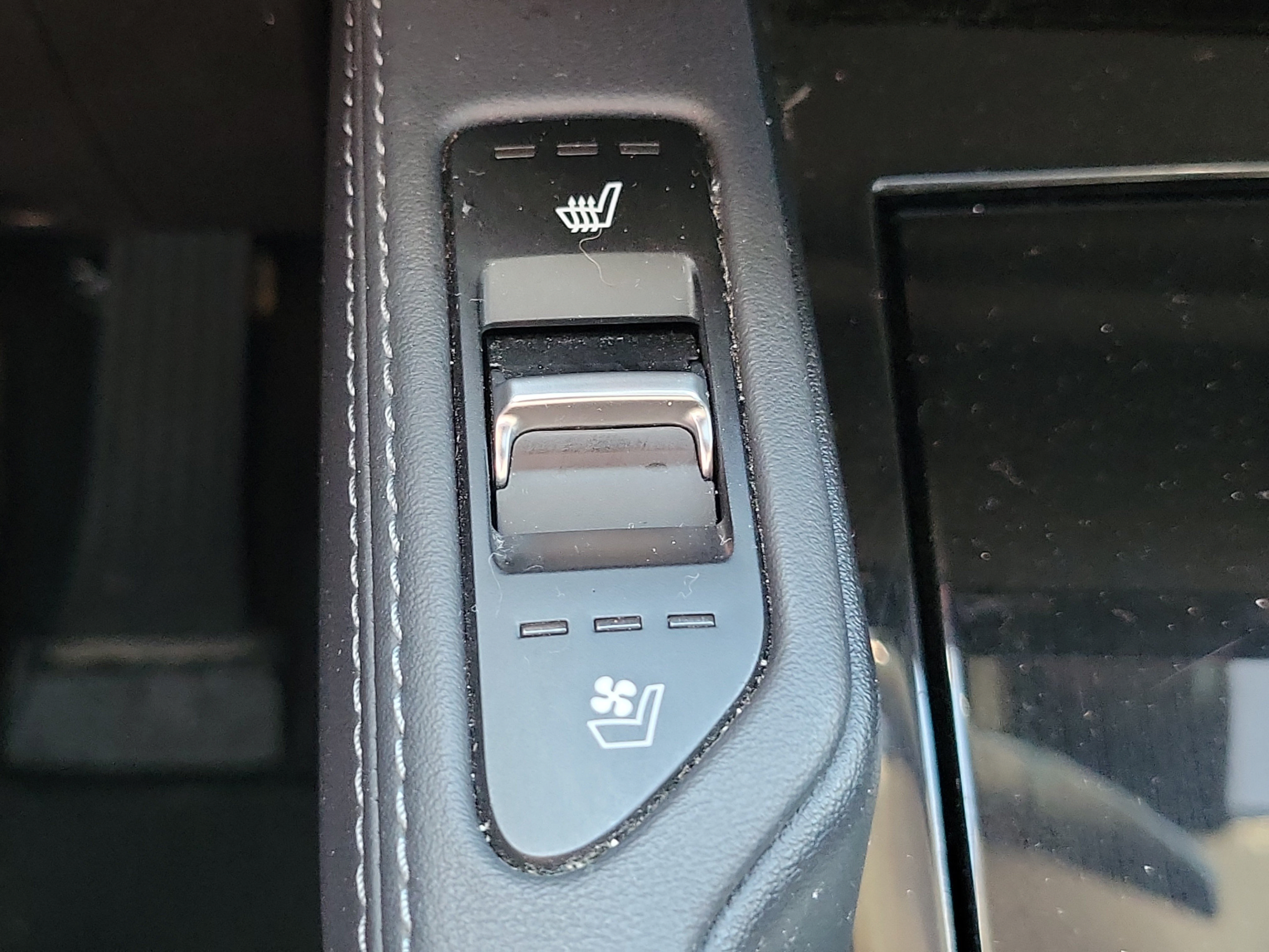Used 2022 Kia Telluride EX FWD image 28