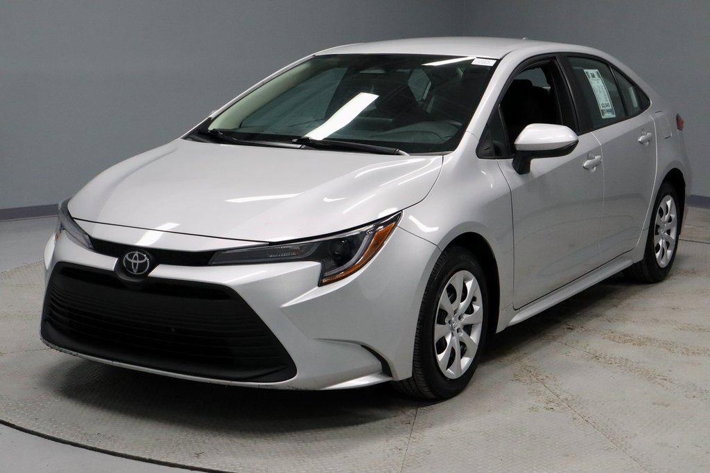 Used 2025 Toyota Corolla LE image 7