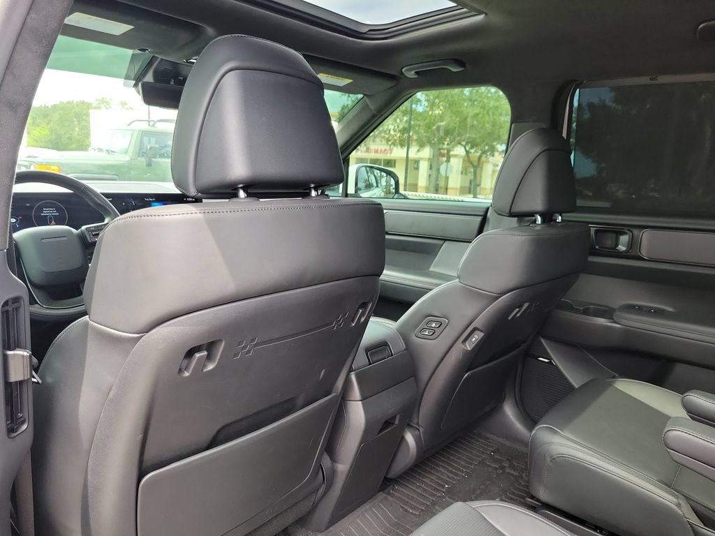 Used 2025 Hyundai Santa Fe Calligraphy AWD/4WD image 24