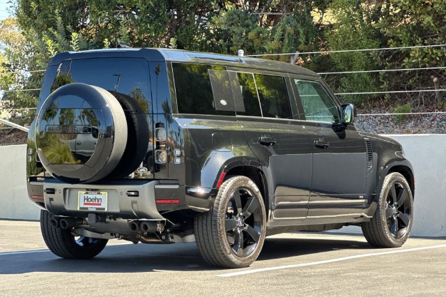 Used 2023 Land Rover Defender 110 V8 AWD/4WD image 5