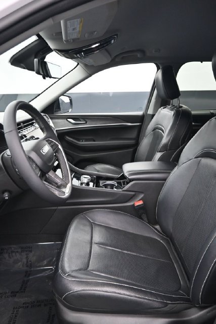 Used 2023 Jeep Grand Cherokee Limited w/ Luxury Tech Group II AWD/4WD image 7