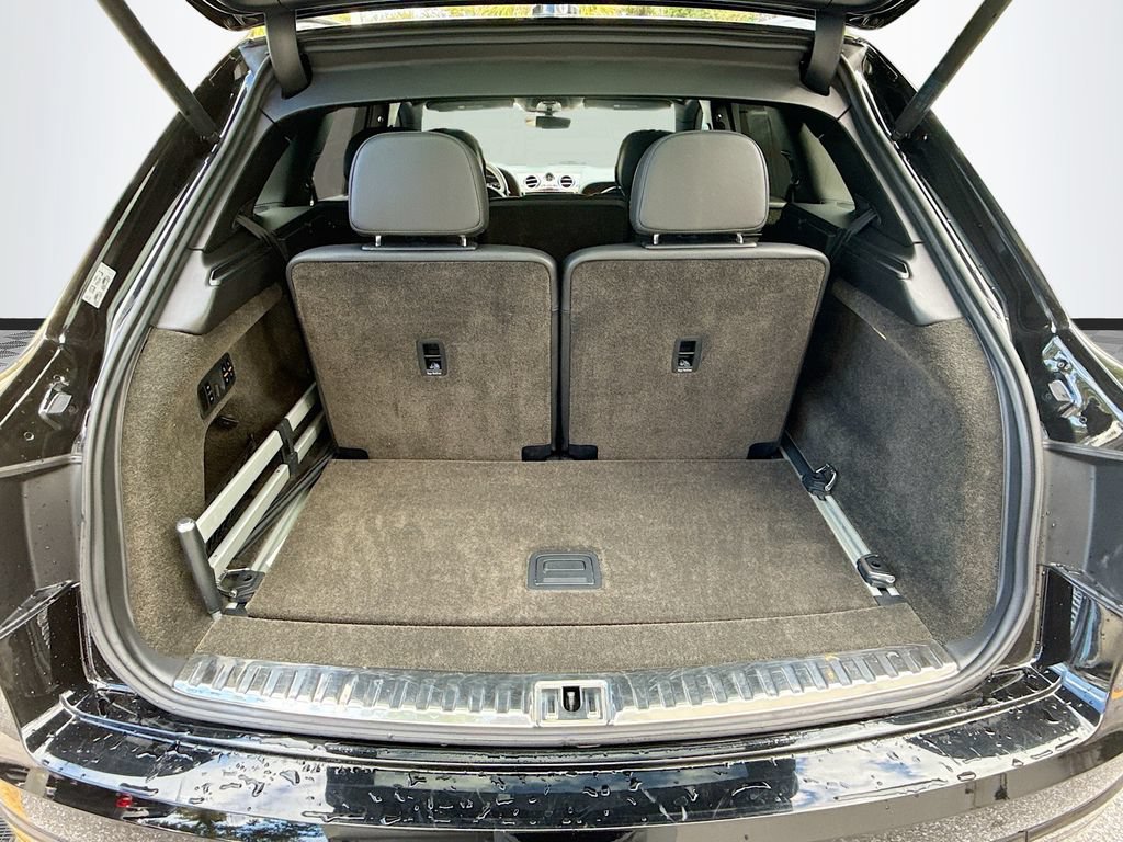 Used 2018 Bentley Bentayga AWD/4WD image 28