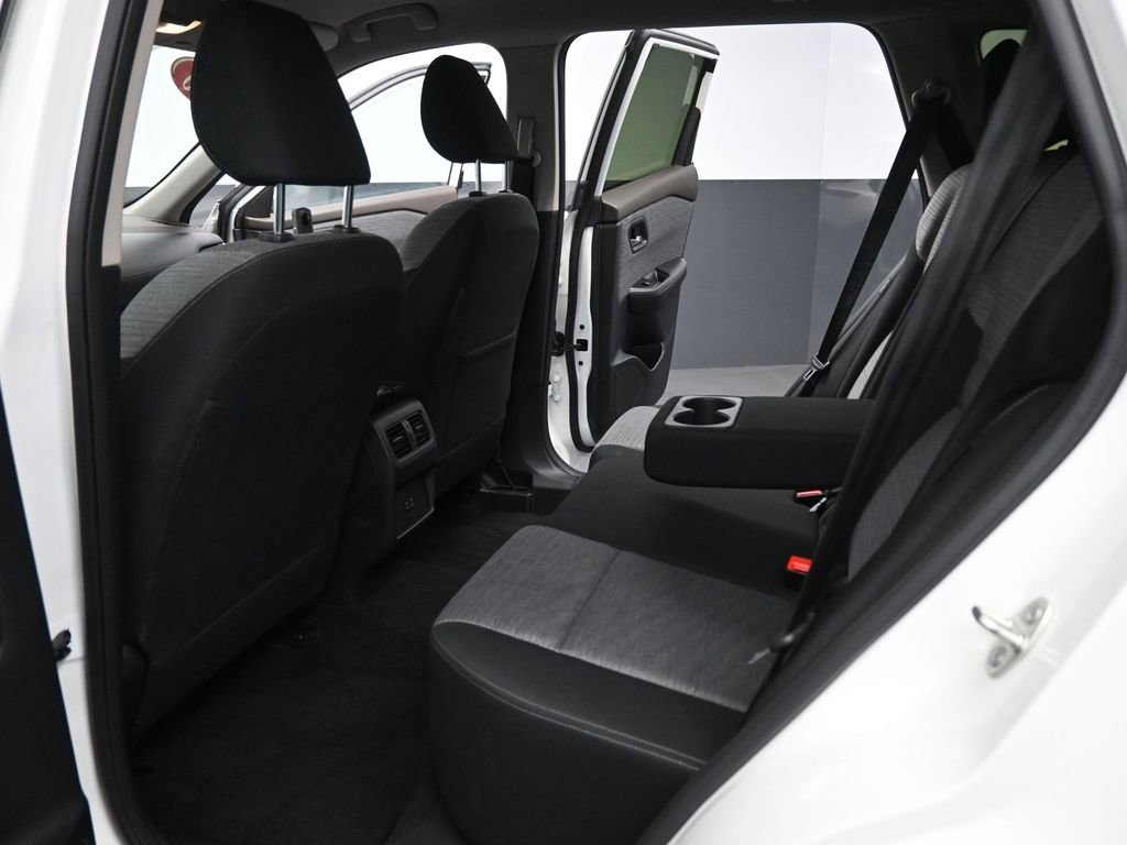 Used 2023 Nissan Rogue SV image 26