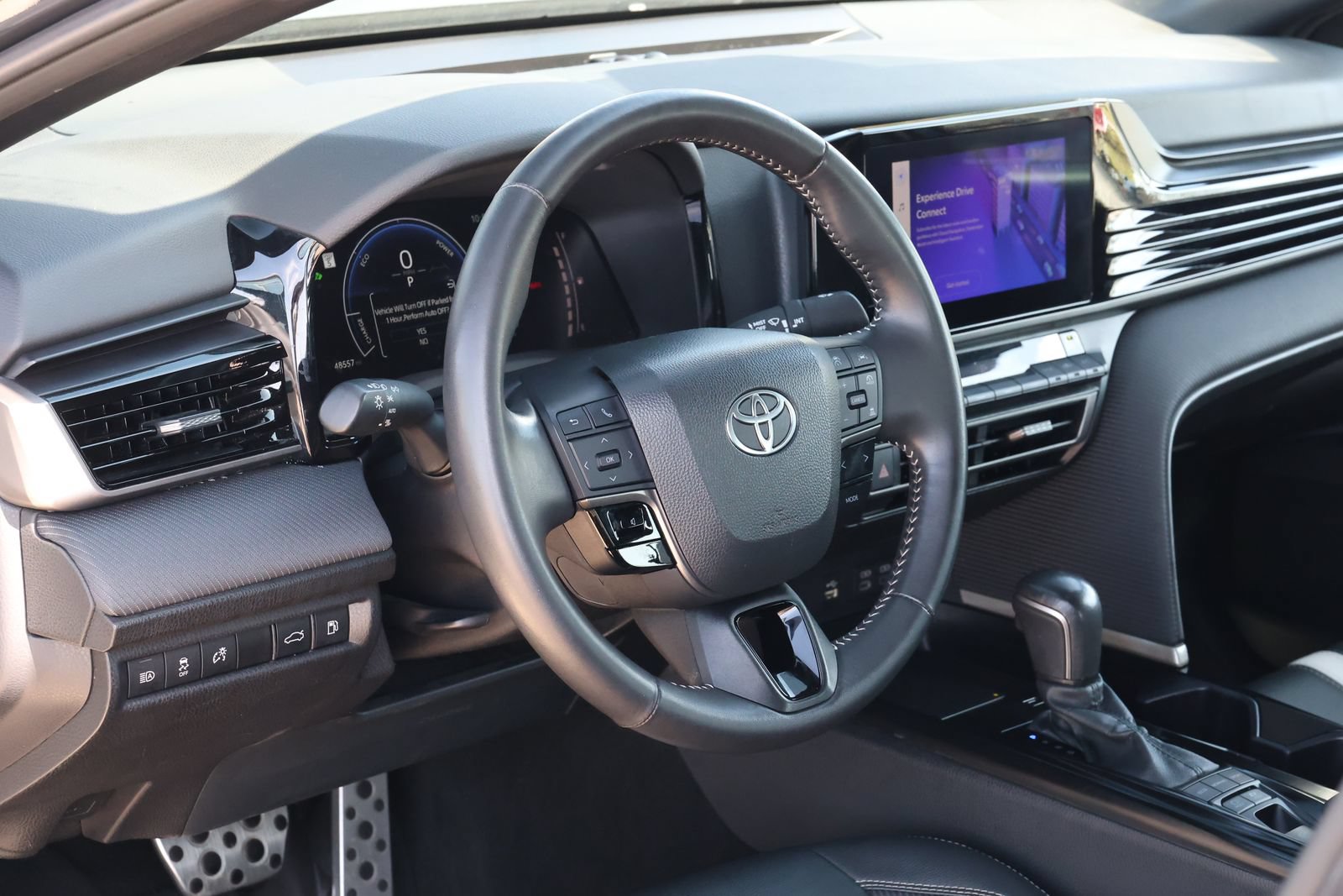 Used 2025 Toyota Camry Hybrid FWD image 13