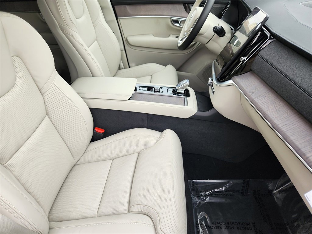 New 2026 Volvo XC90 T8 Ultra w/ Protection Package image 4