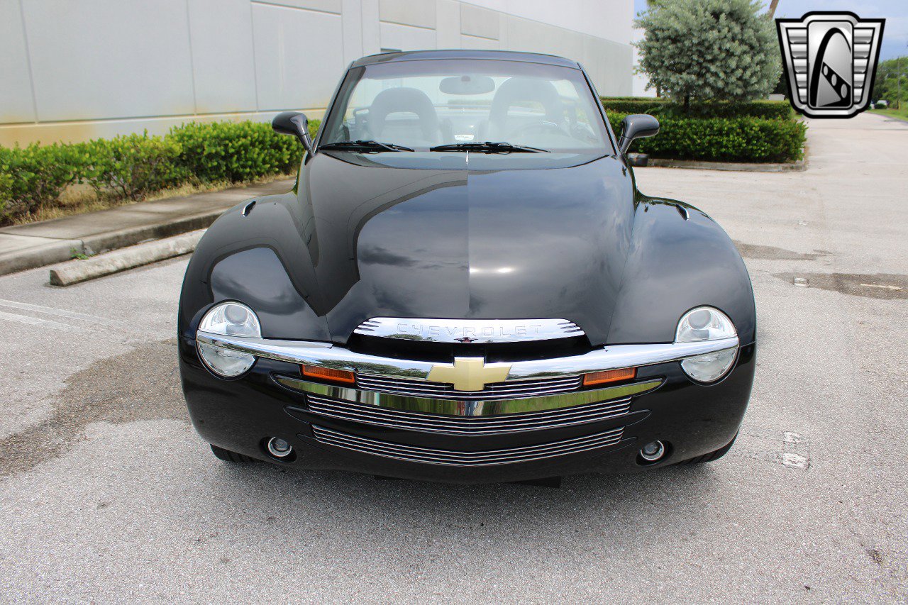 Used 2006 Chevrolet SSR w/ Preferred Equipment Group image 2