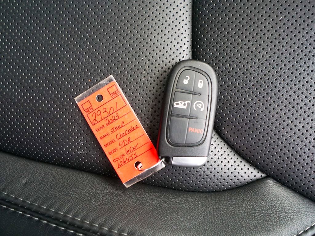 Used 2023 Jeep Cherokee Altitude Lux w/ Lux Elite Package image 37