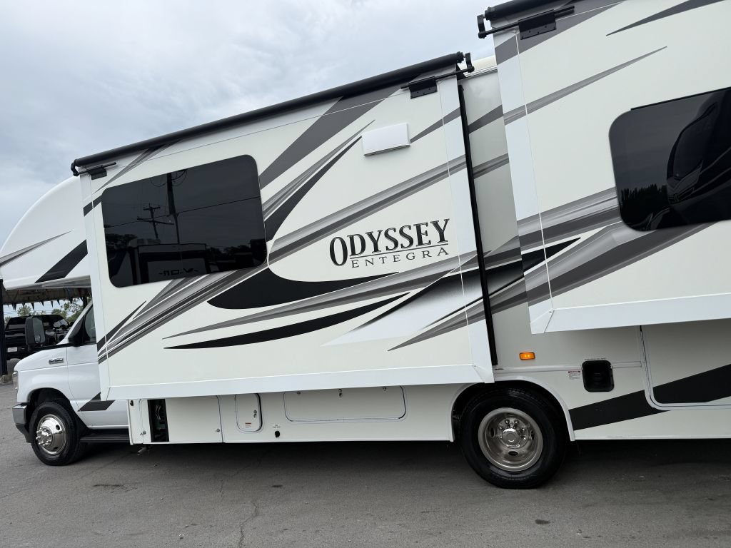 Used 2023 Ford E-450 and Econoline 450 Super Duty w/ Motorhome Prep Package RWD image 25