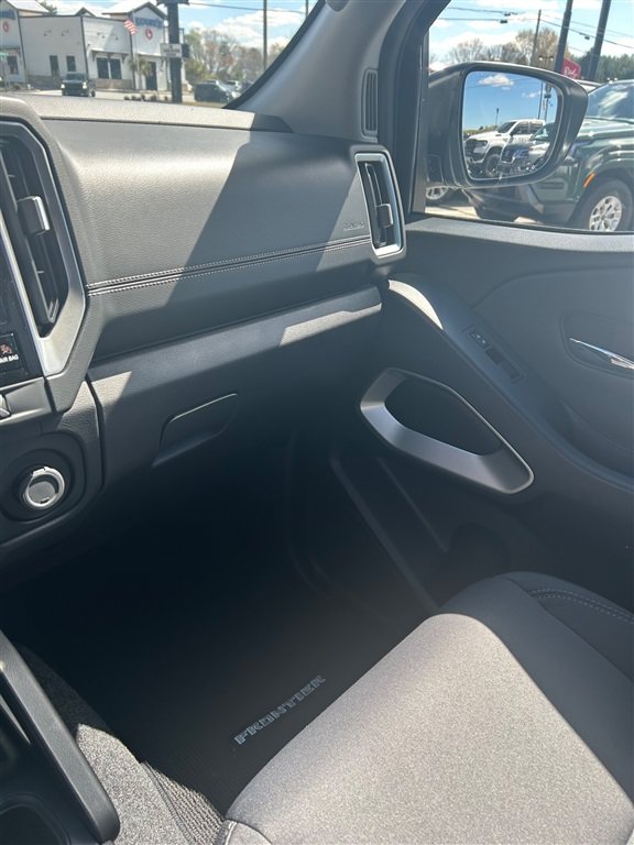 Used 2025 Nissan Frontier SV AWD/4WD image 10