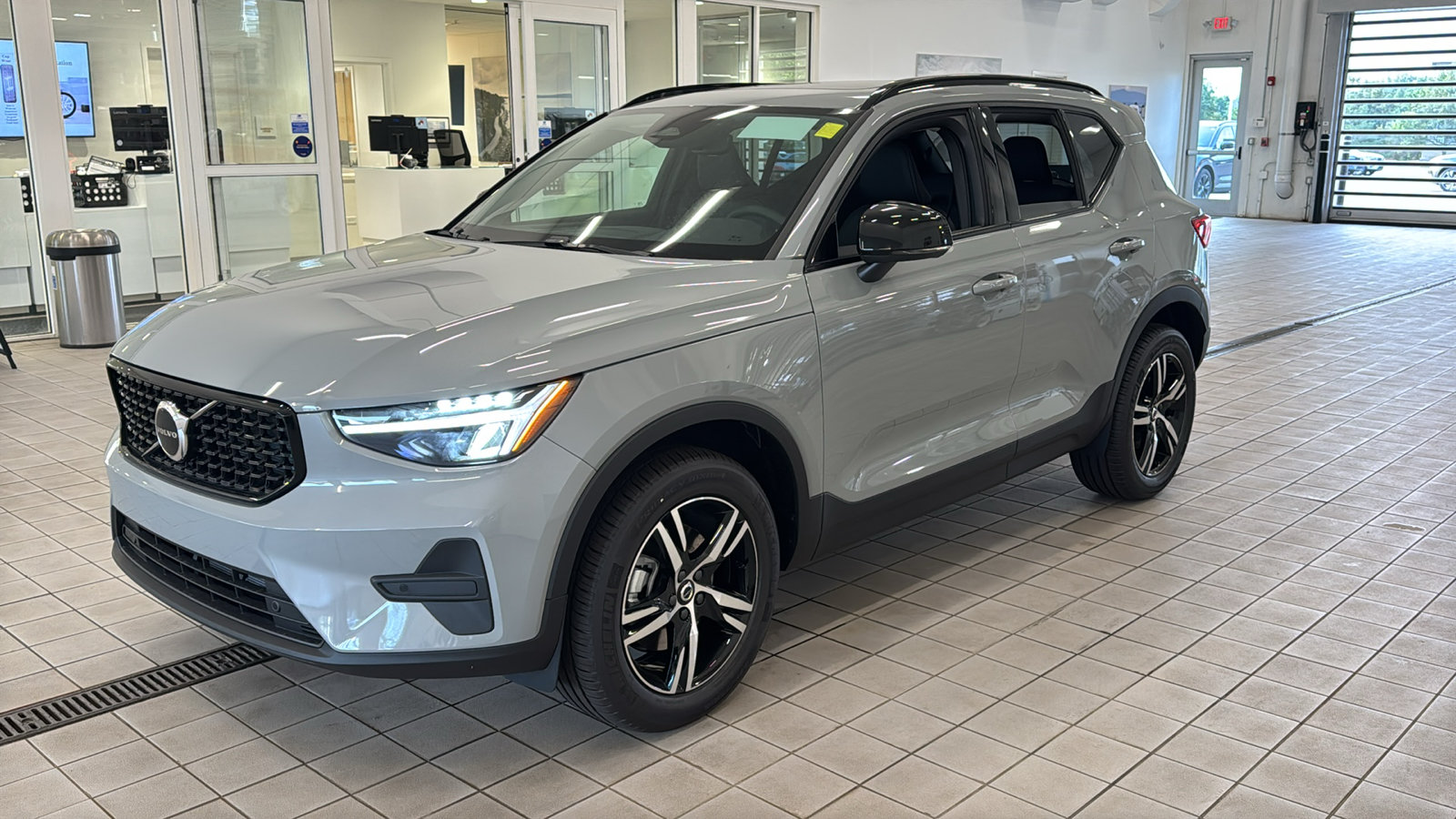 New 2026 Volvo XC40 B5 Core w/ Protection Package Premier AWD/4WD image 9