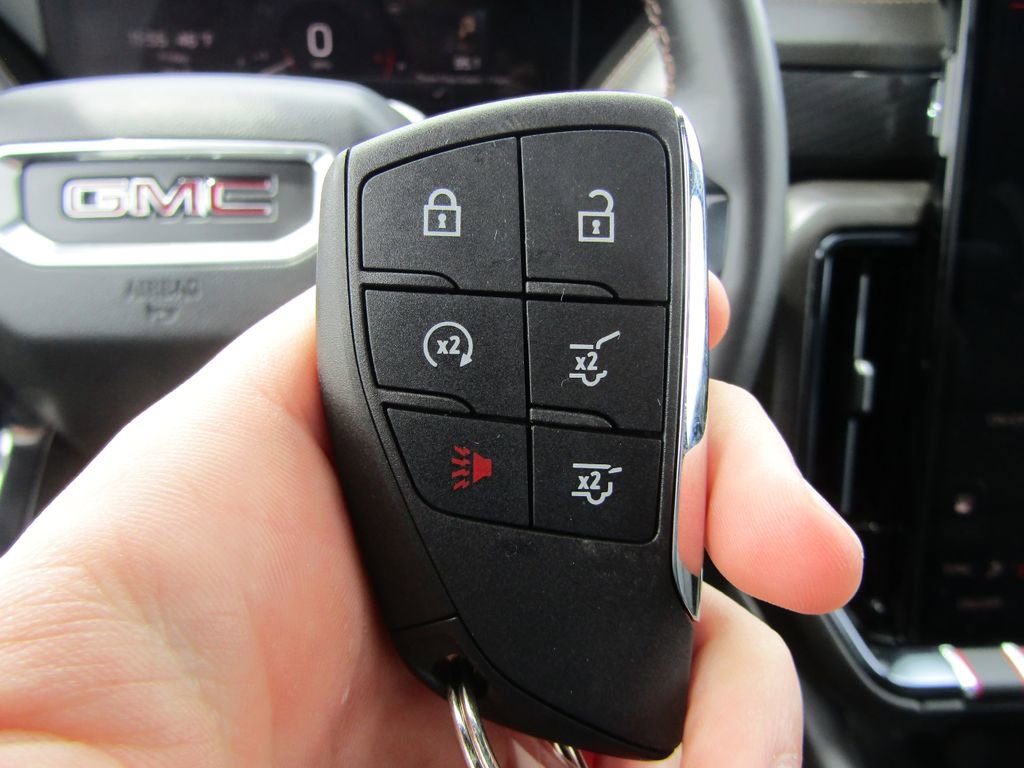 Used 2025 GMC Yukon XL AT4 w/ AT4 Premium Package AWD/4WD image 42