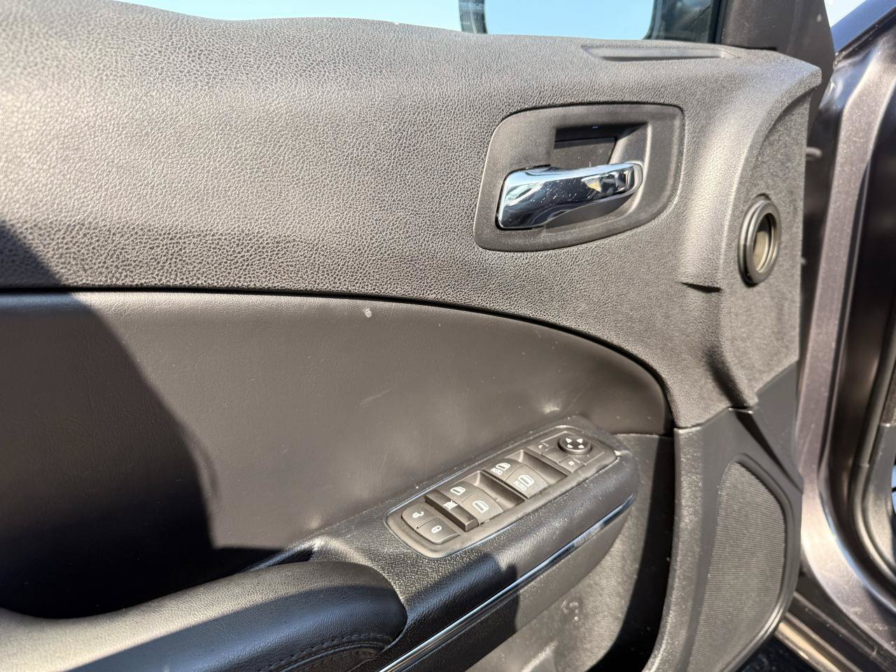 Used 2014 Dodge Charger SE RWD image 11