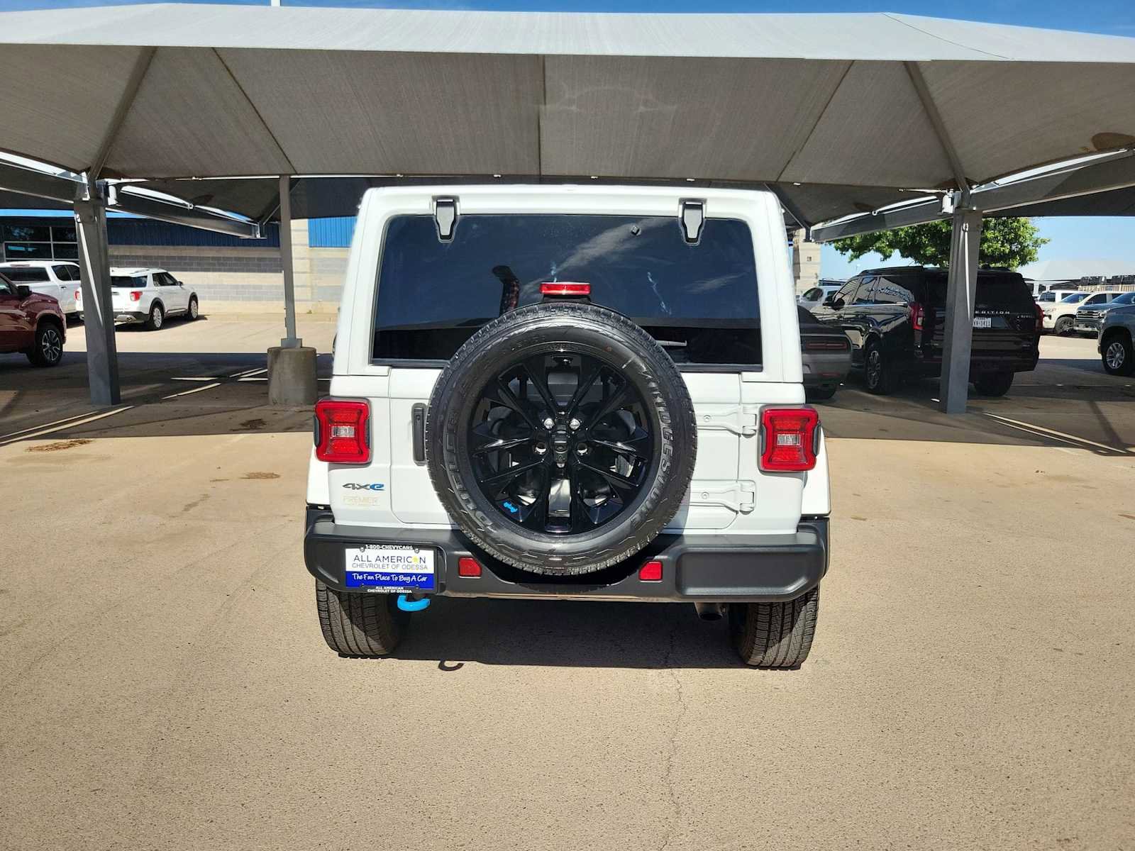 Used 2022 Jeep Wrangler Unlimited Sahara AWD/4WD image 7