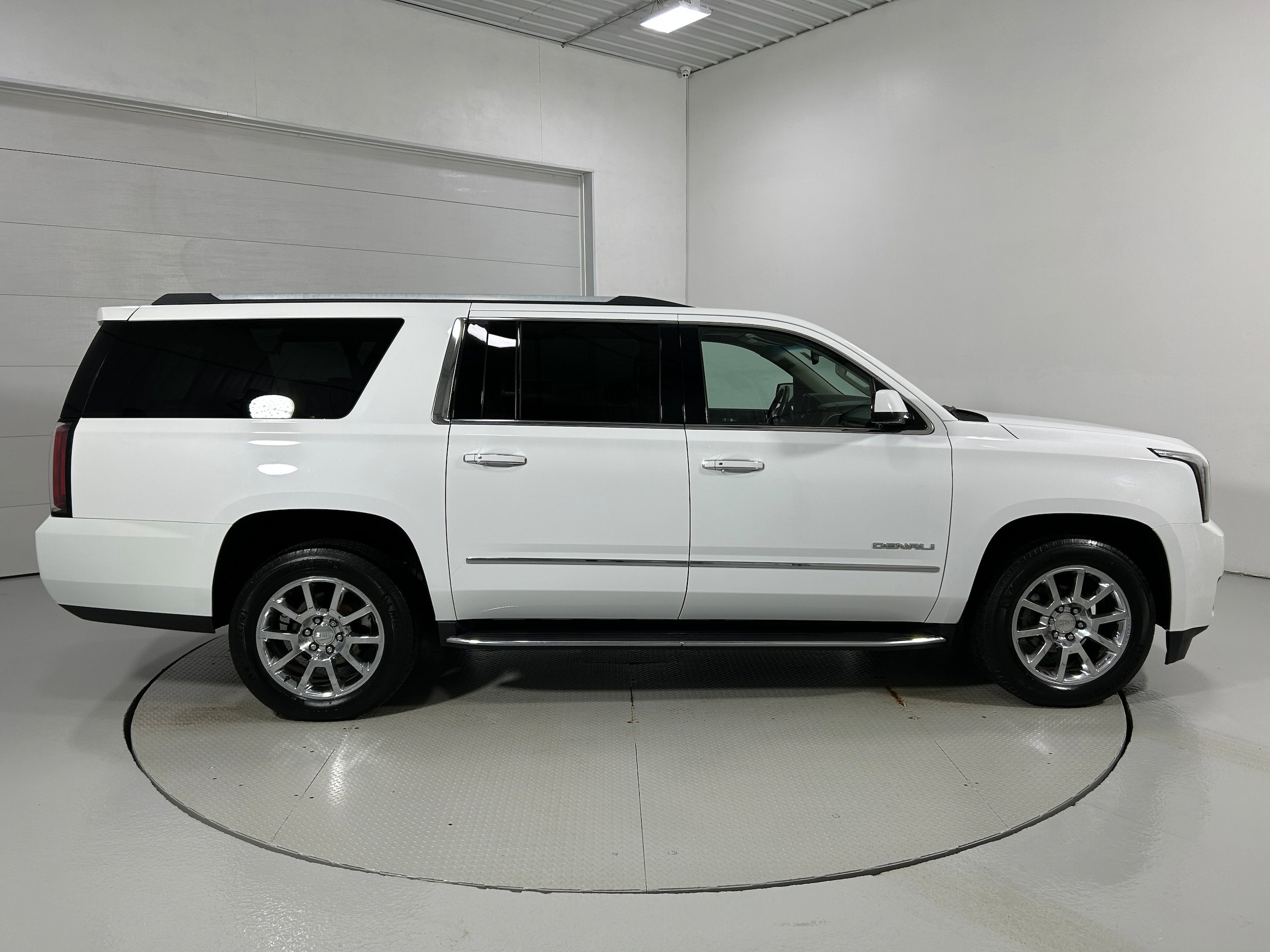 Used 2017 GMC Yukon XL Denali image 41
