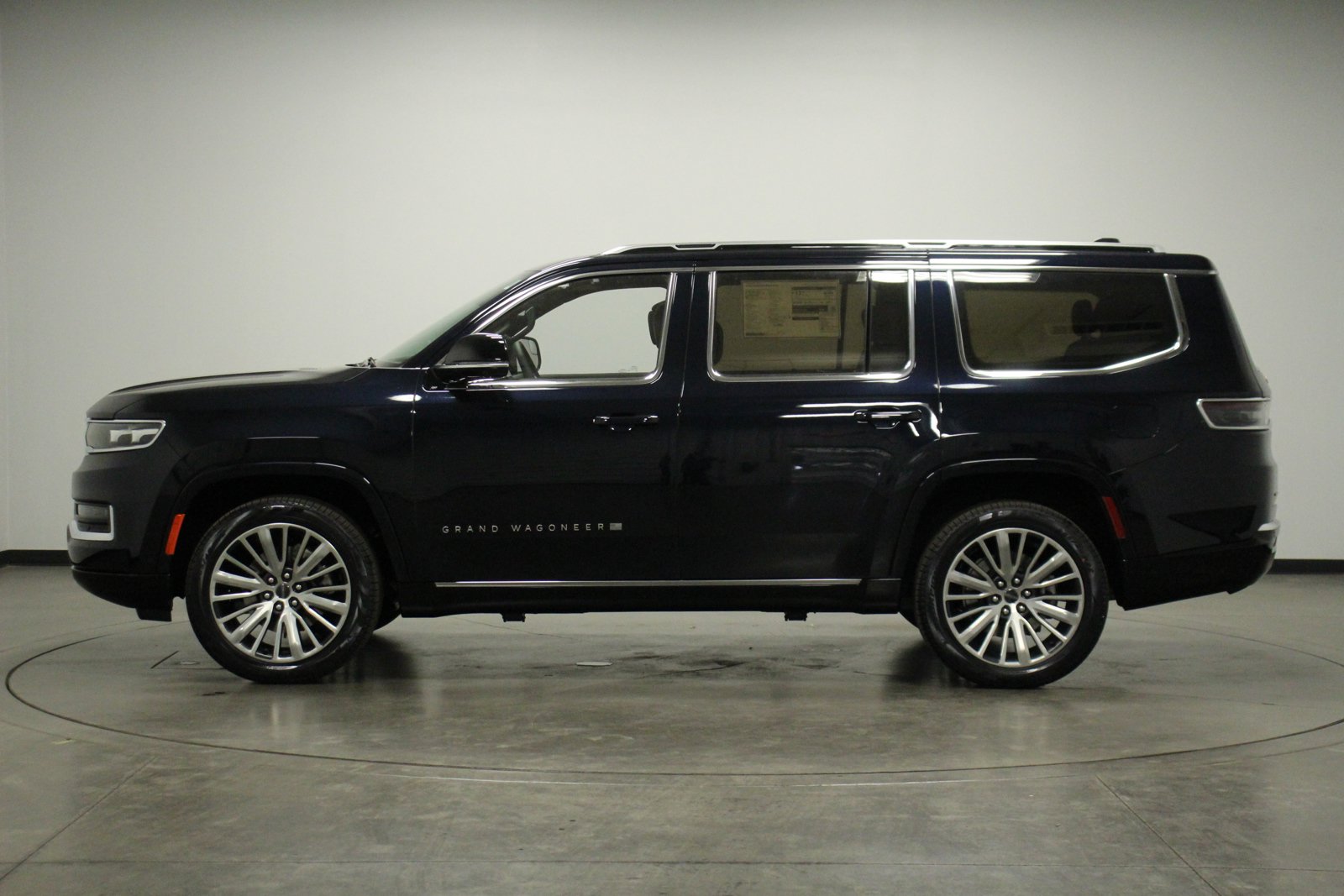 New 2023 Jeep Grand Wagoneer Series III AWD/4WD image 7