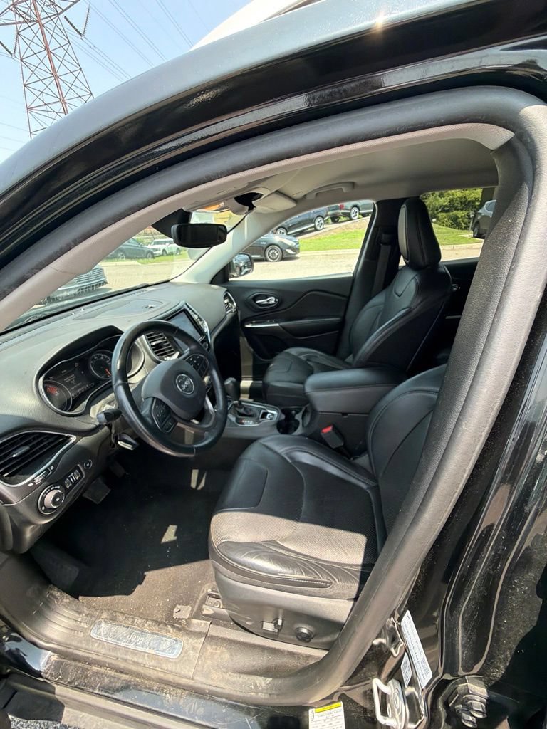 Used 2019 Jeep Cherokee Limited AWD/4WD image 13
