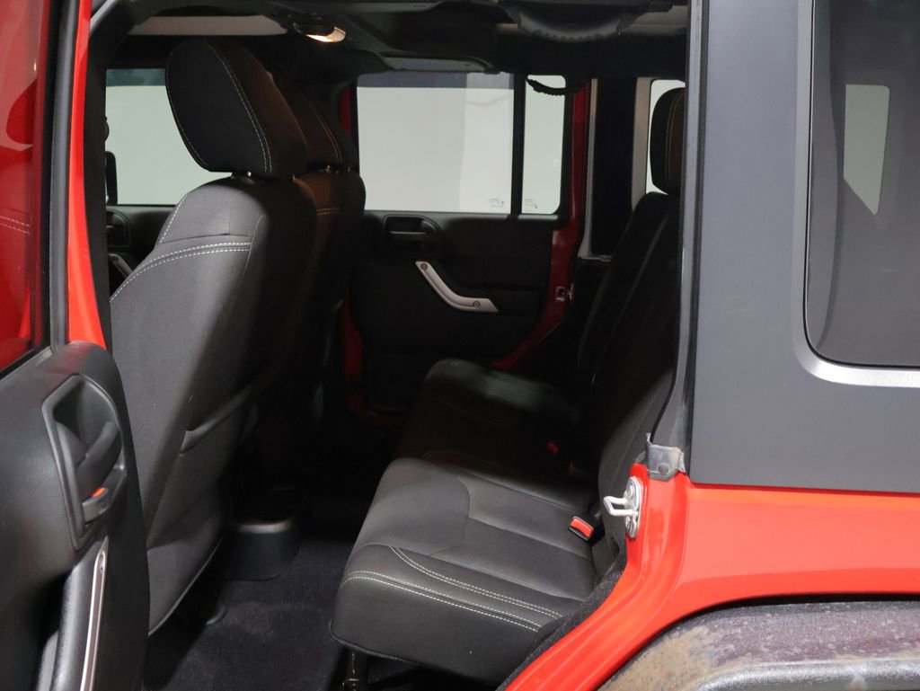 Used 2017 Jeep Wrangler Unlimited Sahara w/ Connectivity Group image 17