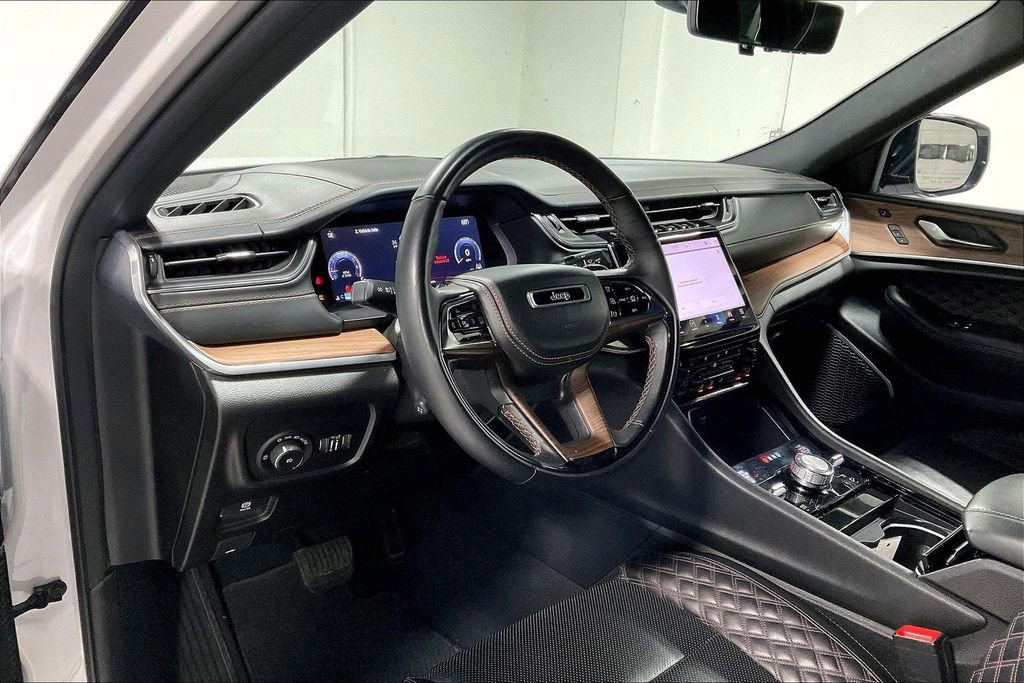 Used 2023 Jeep Grand Cherokee L Summit w/ Advanced Protech Group IV AWD/4WD image 16