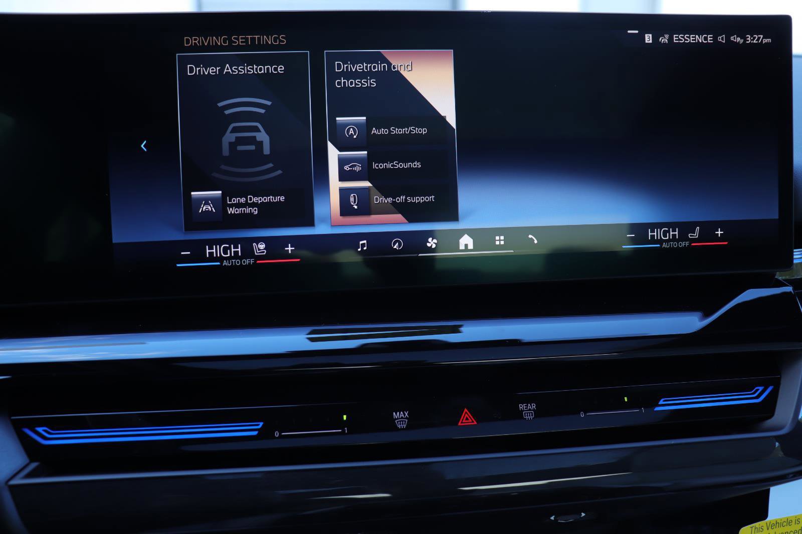 Used 2025 BMW 530i w/ Executive Package image 38