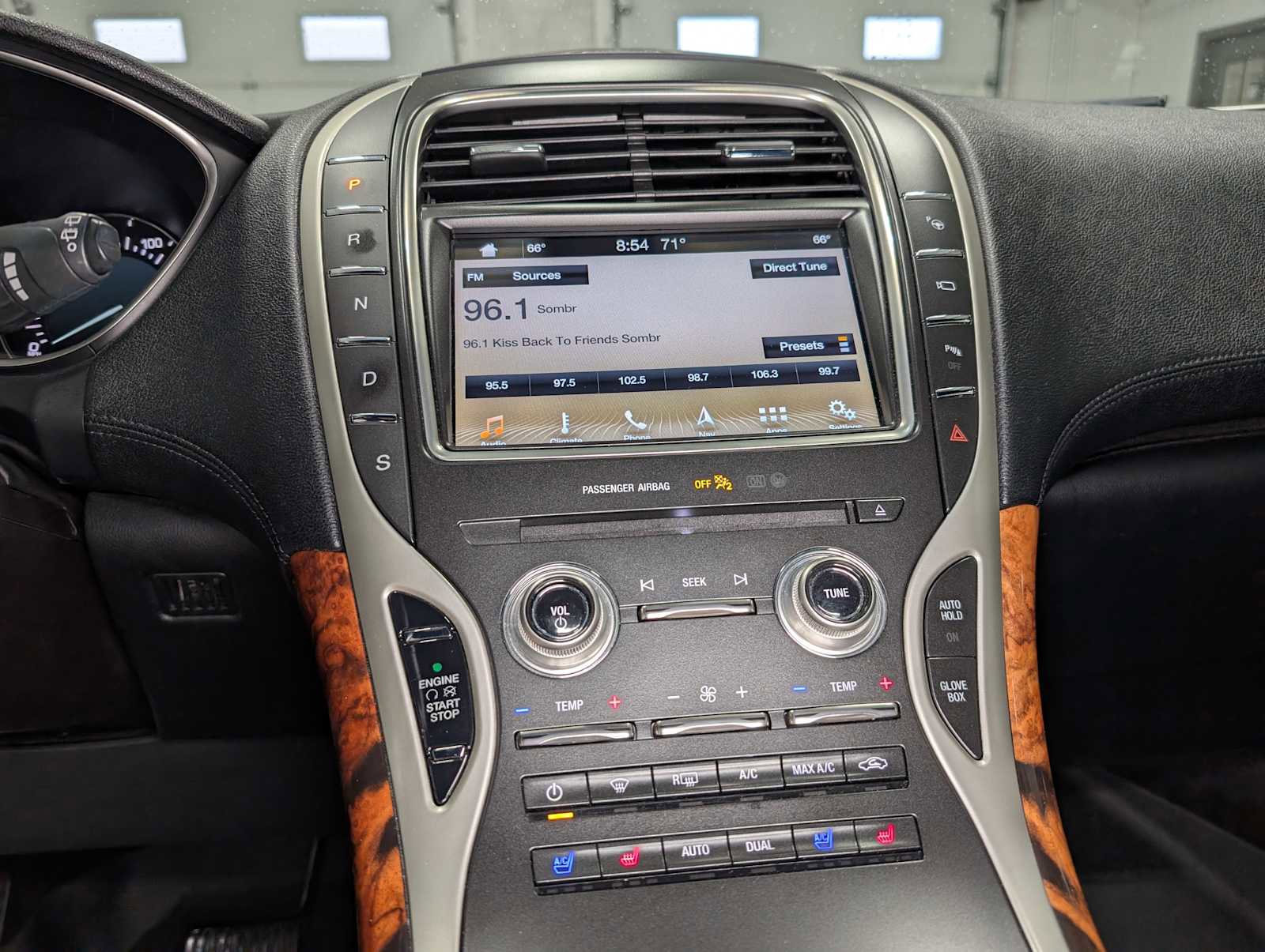 Used 2017 Lincoln MKX Reserve image 31