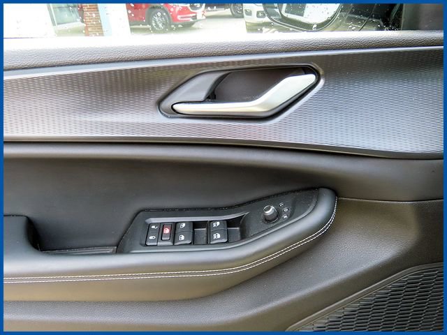 Used 2023 Jeep Grand Cherokee Altitude AWD/4WD image 12