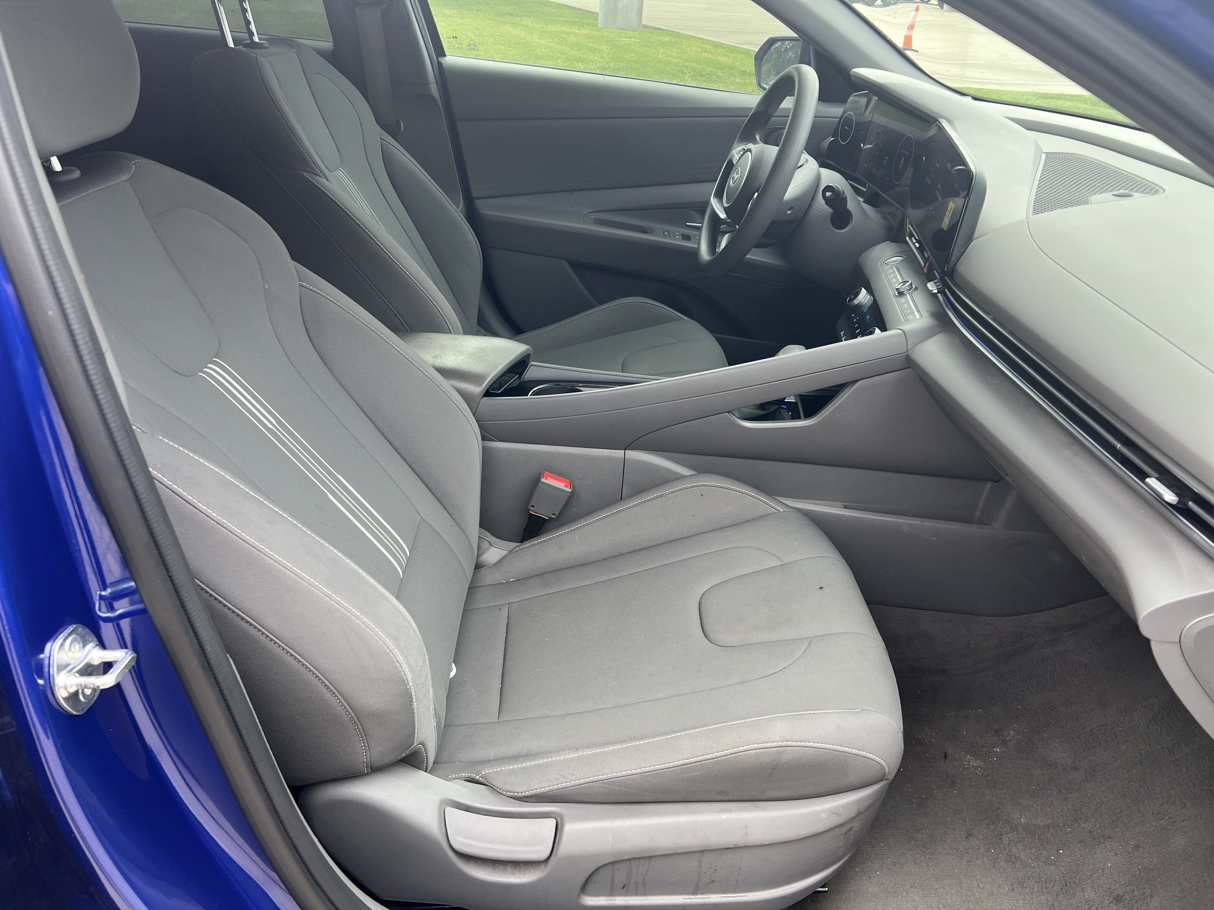 Used 2024 Hyundai Elantra Blue FWD image 27