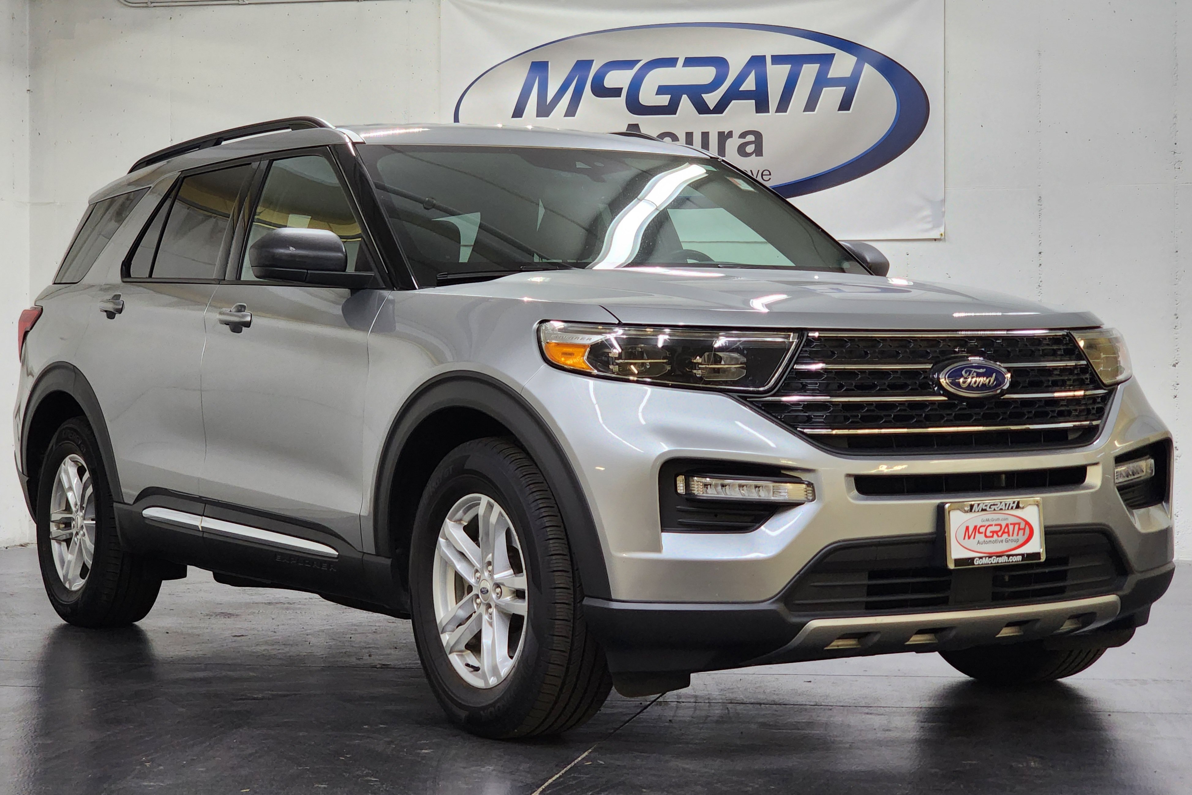 Used 2020 Ford Explorer XLT w/ Equipment Group 202A RWD image 2