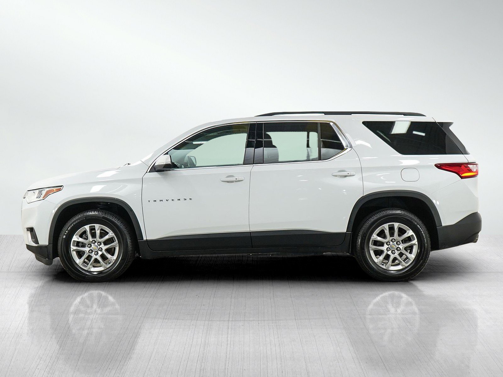 Used 2021 Chevrolet Traverse LT w/ LPO, Floor Liner Package AWD/4WD image 2