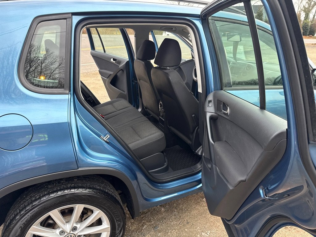 Used 2017 Volkswagen Tiguan Limited w/ Premium Package image 12