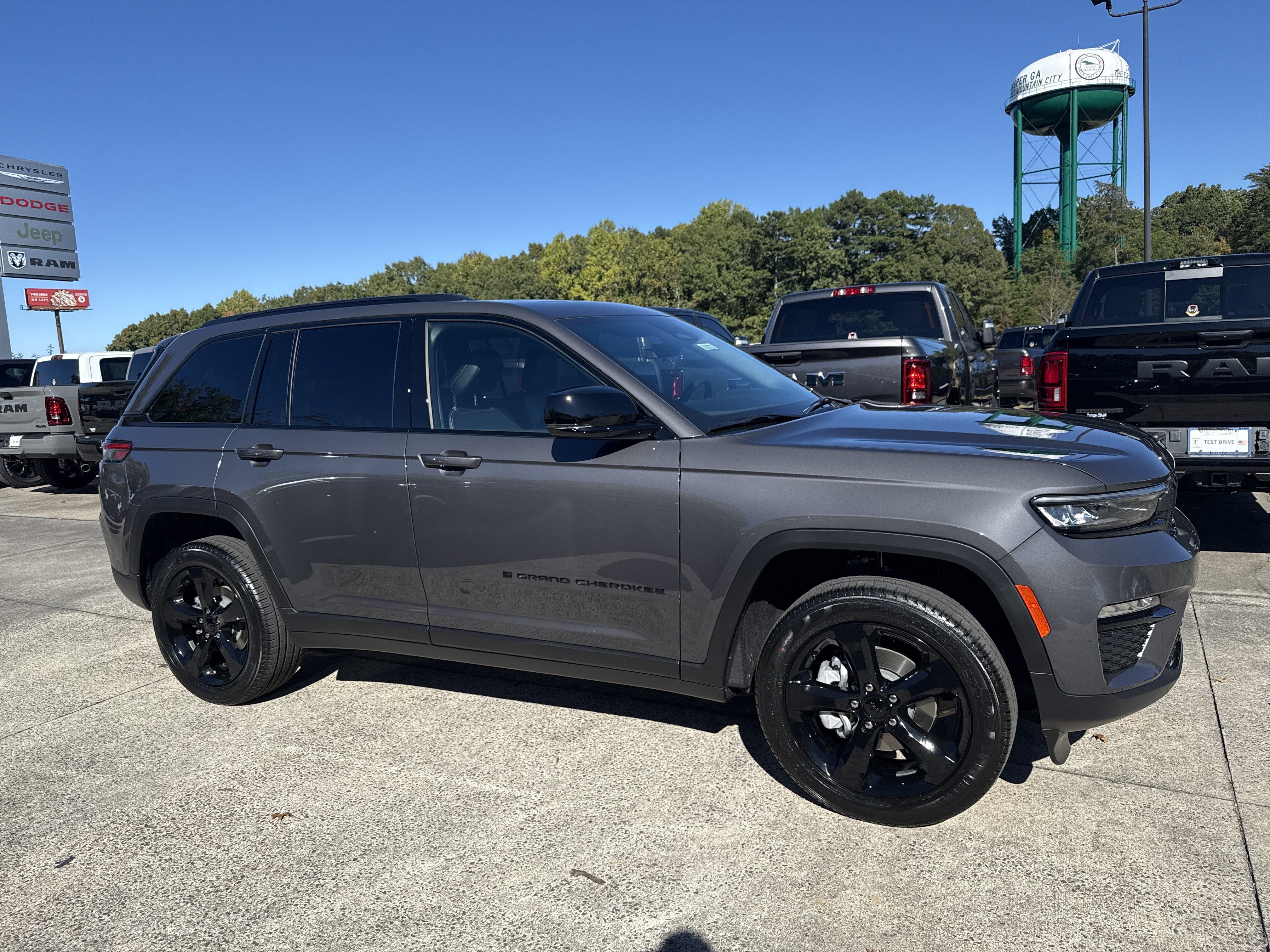 New 2025 Jeep Grand Cherokee Limited w/ Black Appearance Package RWD image 7
