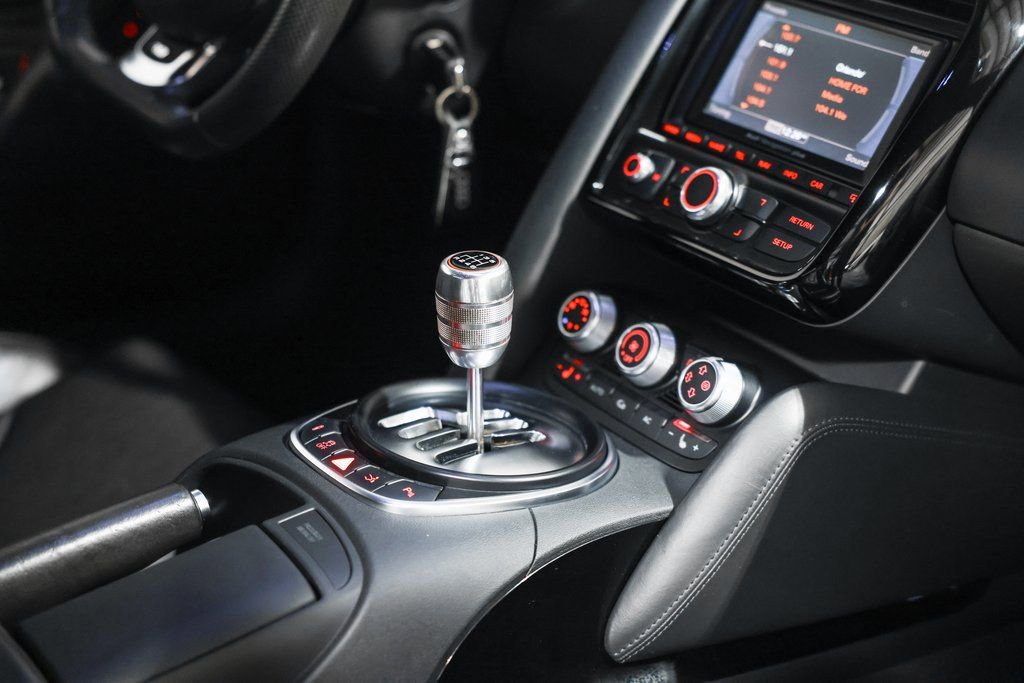 Used 2012 Audi R8 V10 w/ Enhanced Leather Pkg image 21