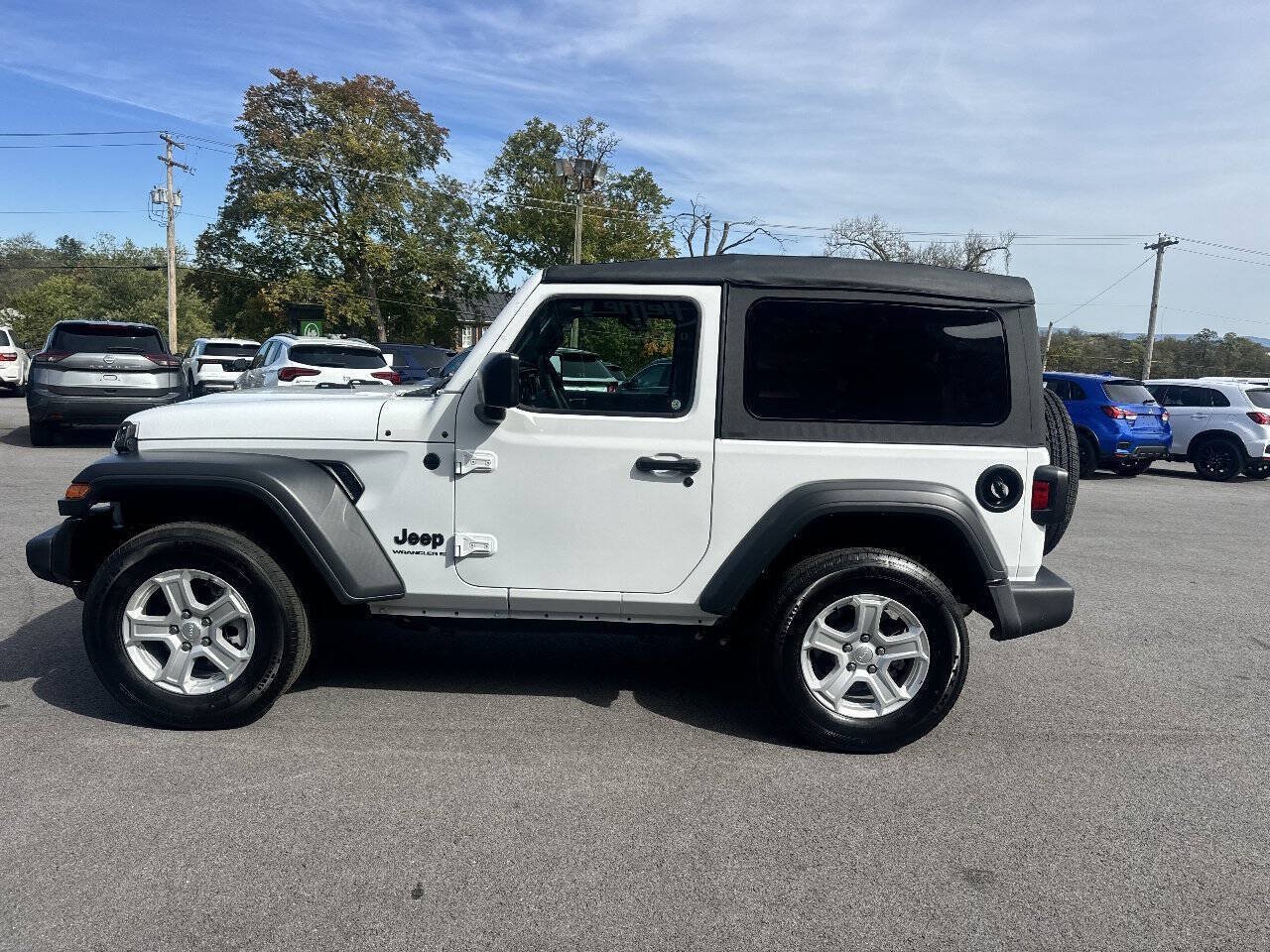 Used 2023 Jeep Wrangler Sport AWD/4WD image 4