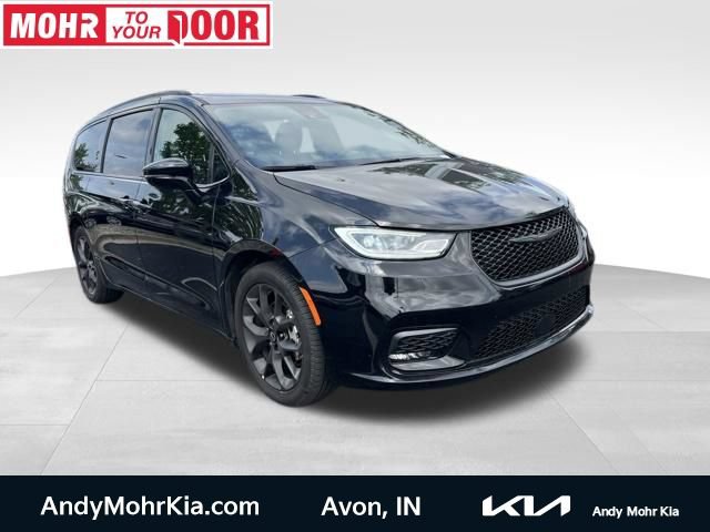Used 2025 Chrysler Pacifica Limited FWD image 1