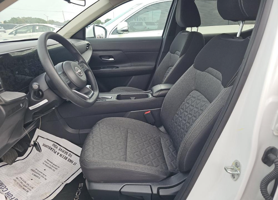 Used 2025 Nissan Kicks SV FWD image 11