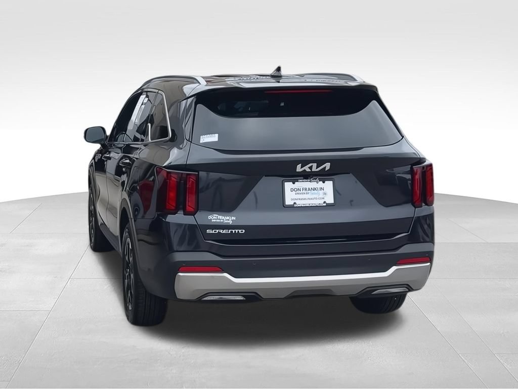 Used 2025 Kia Sorento S FWD image 7