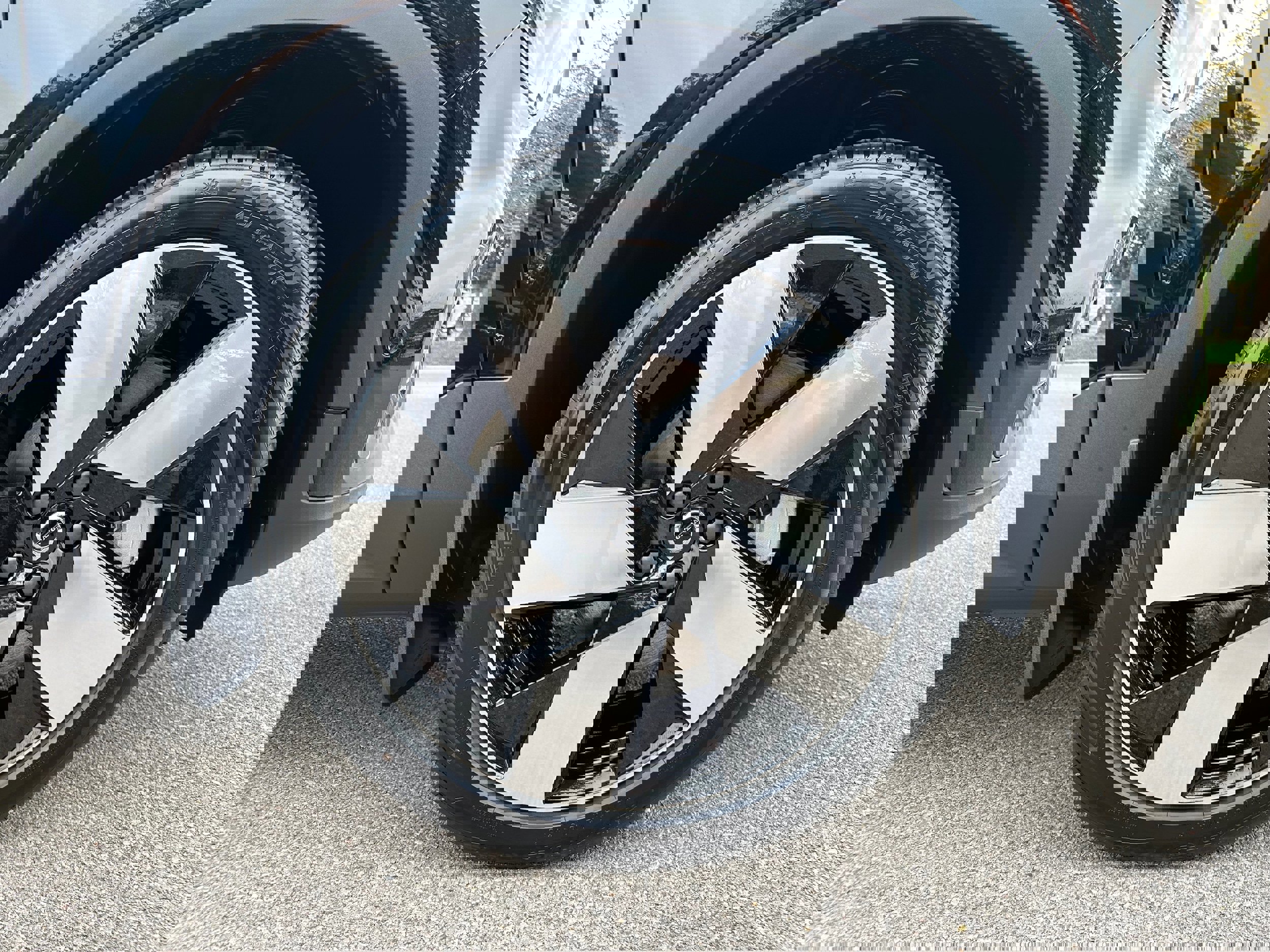 New 2026 Volvo EX40 Plus w/ Climate Package image 7