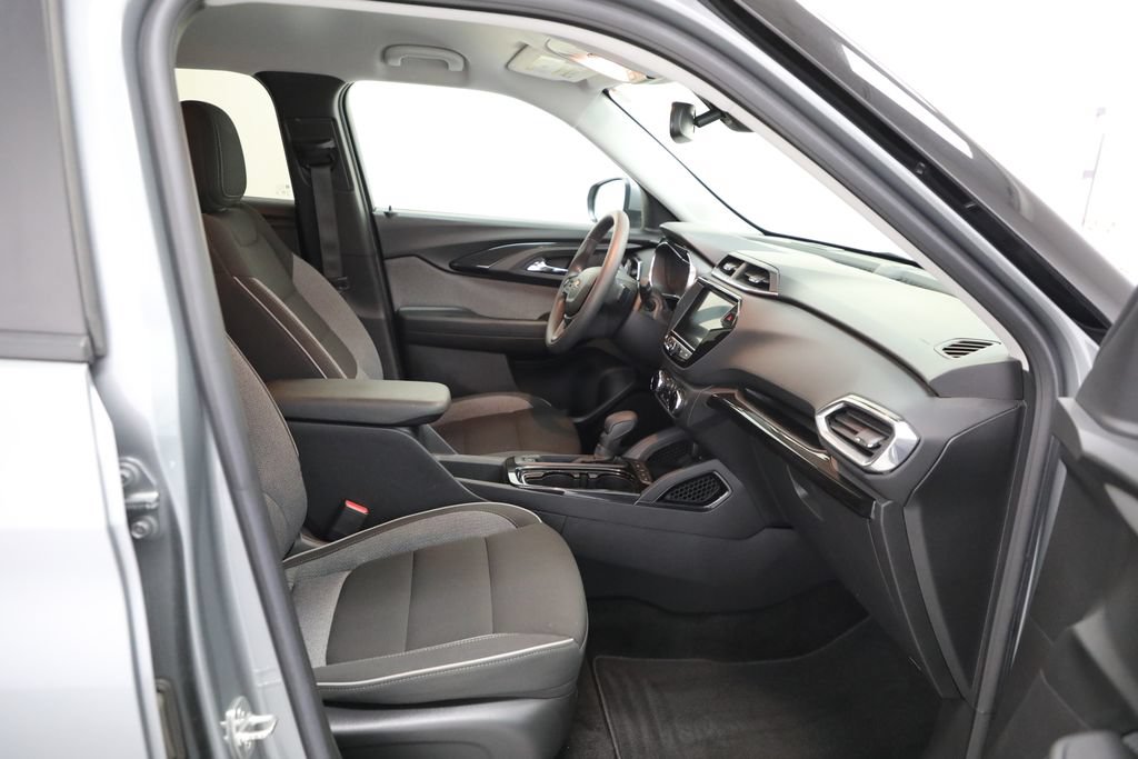 Used 2023 Chevrolet TrailBlazer LT w/ Convenience Package AWD/4WD image 9