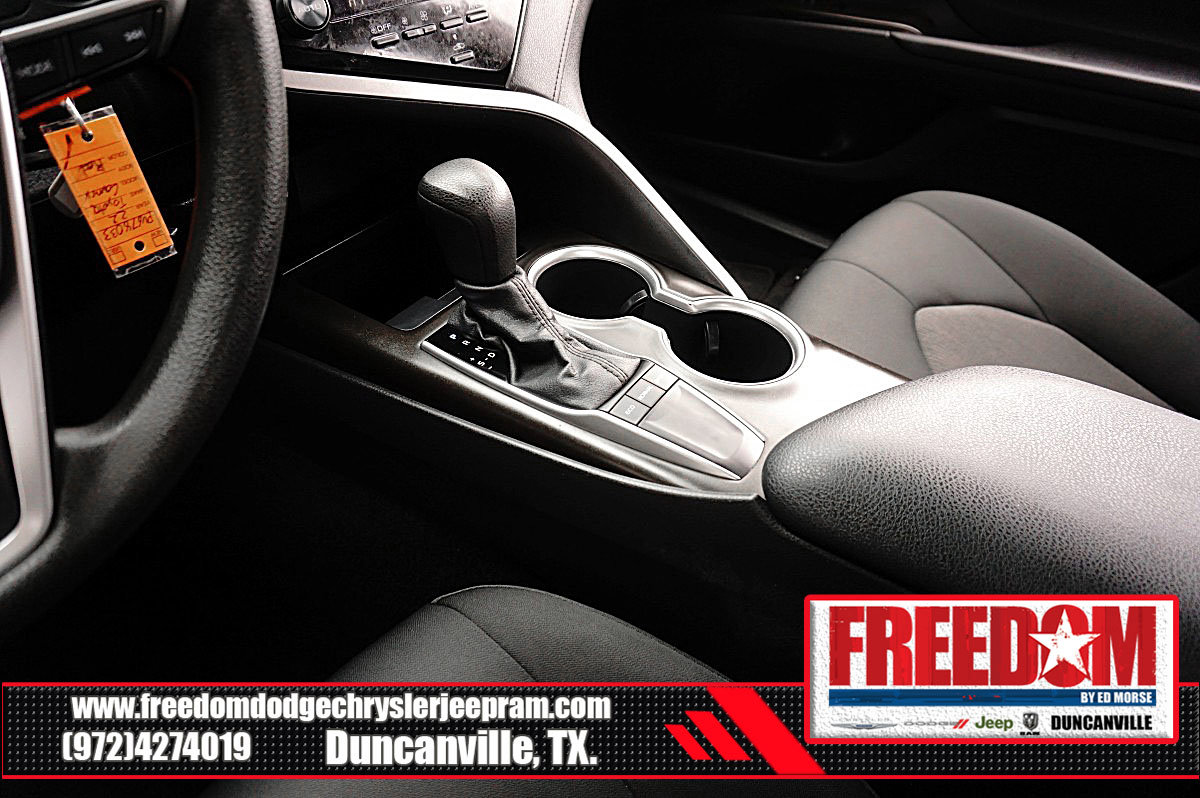 Used 2022 Toyota Camry LE image 32